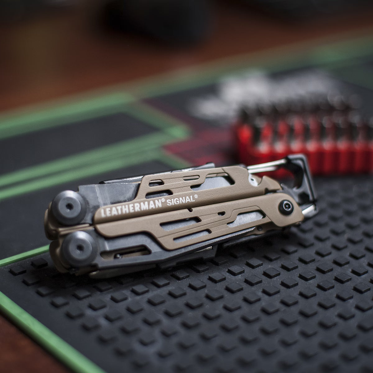Leatherman Signal Coyote Multitool - limited edition